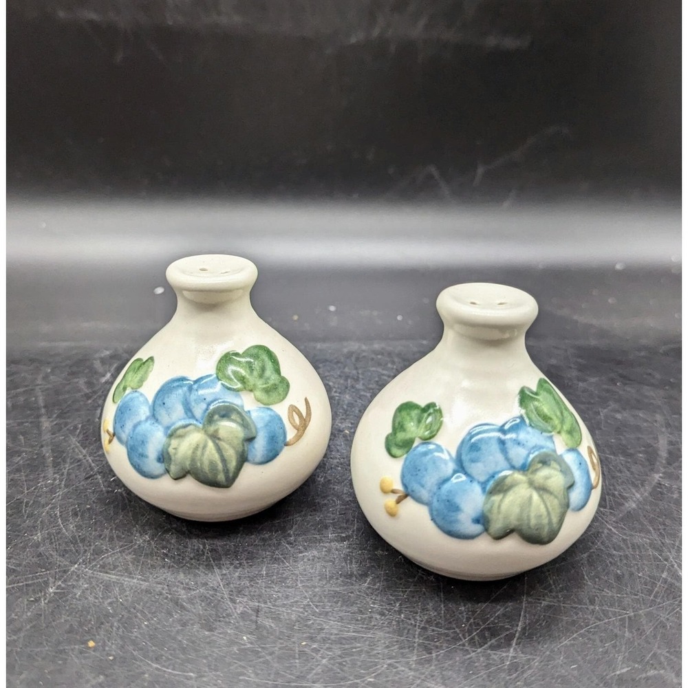 Metlox Sculptured Grape Salt & Pepper Shakers | Poppy Trail Pattern | Vintage